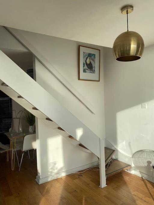 Central Sea View Maisonette 哈斯丁 外观 照片